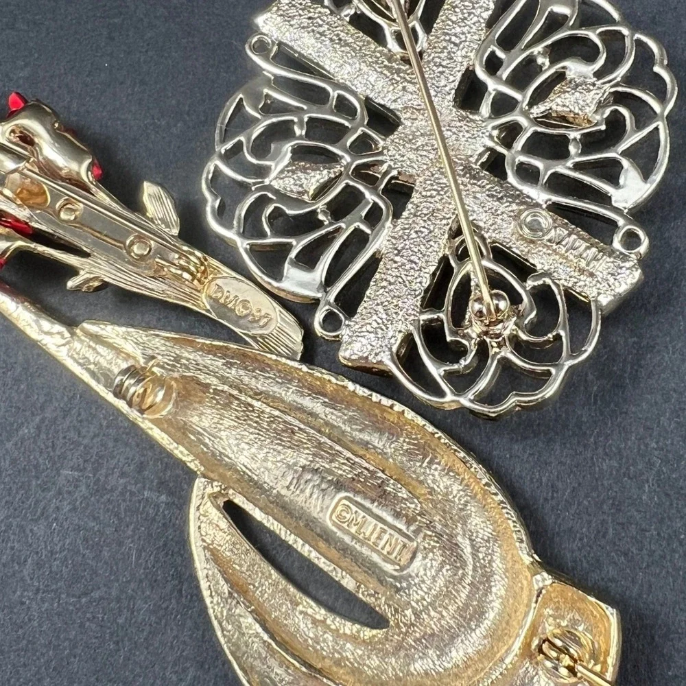Vintage Brooch Lot of 8 Gold Tone Some Signed Sarah Coventry MJent Avon